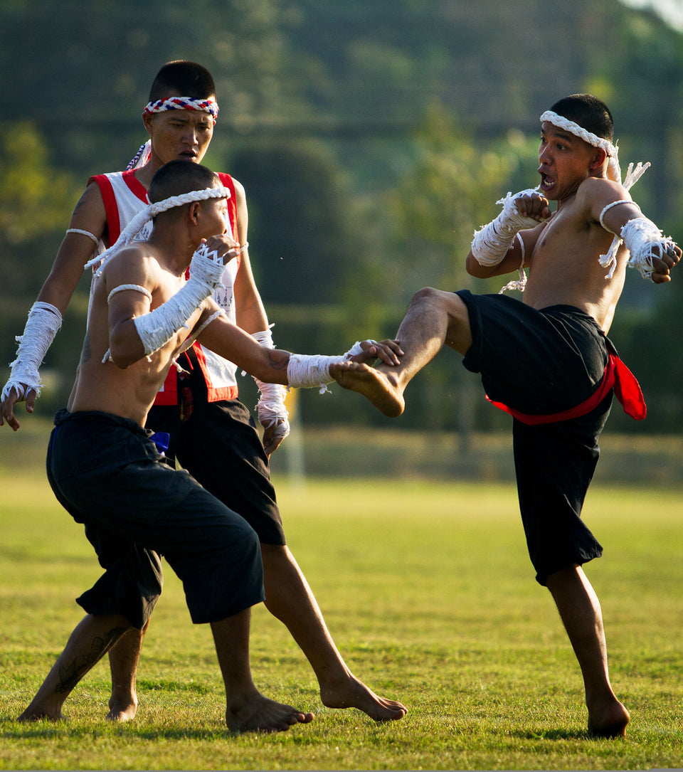 Luta emagrece: lutadores em demonstração de Muay Thai