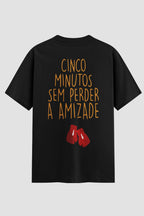 Camiseta Oversized Suedine cinco minutos sem perder a amizade