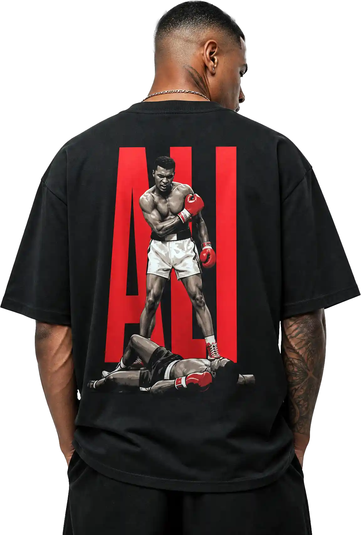 Modelo vestindo camiseta oversized