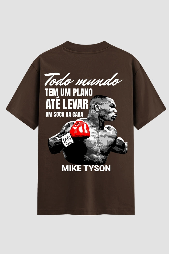 Camiseta Oversized Suedine Boxe Todos tem um plano até o primeiro soco