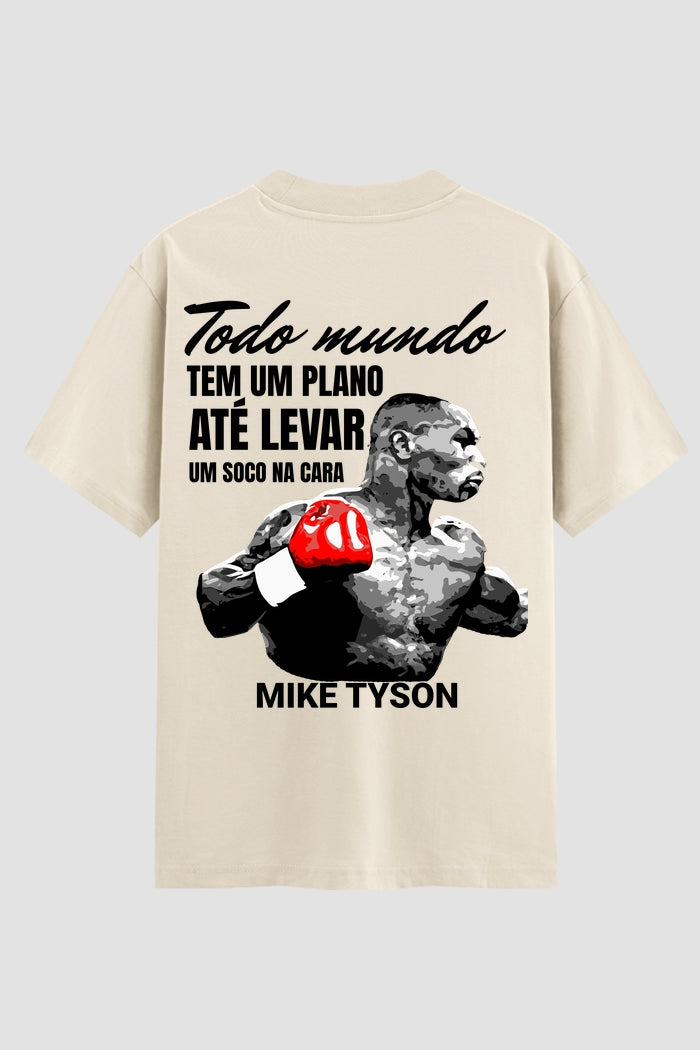 Camiseta Oversized Suedine Boxe Todos tem um plano até o primeiro soco
