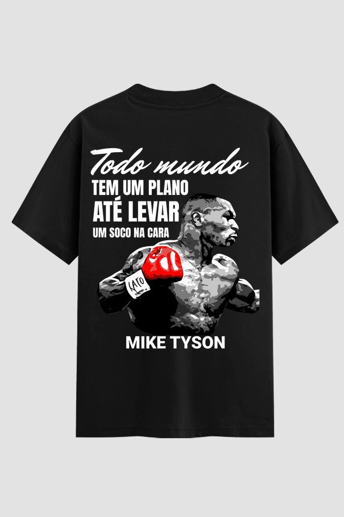 Camiseta Oversized Suedine Boxe Todos tem um plano até o primeiro soco