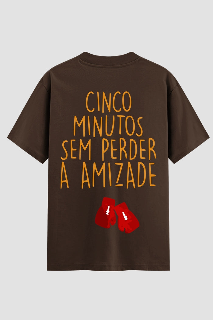 Camiseta Oversized Suedine cinco minutos sem perder a amizade