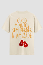 Camiseta Oversized Suedine cinco minutos sem perder a amizade