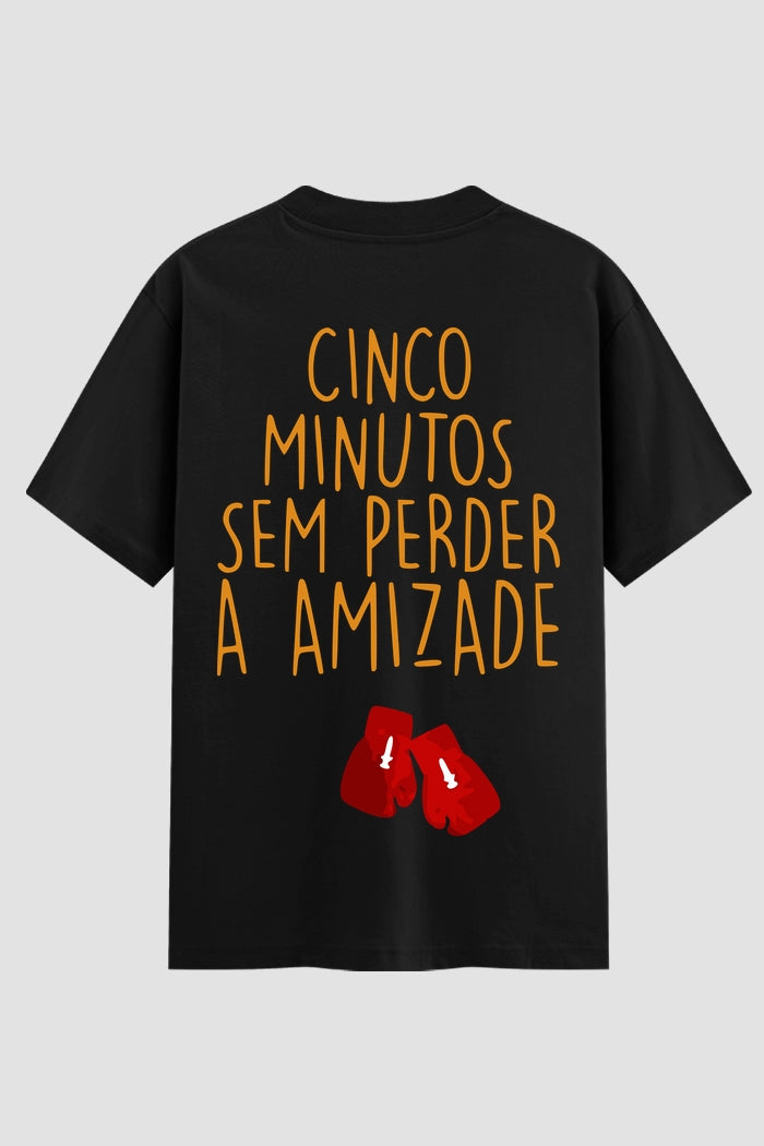 Camiseta Oversized Suedine cinco minutos sem perder a amizade