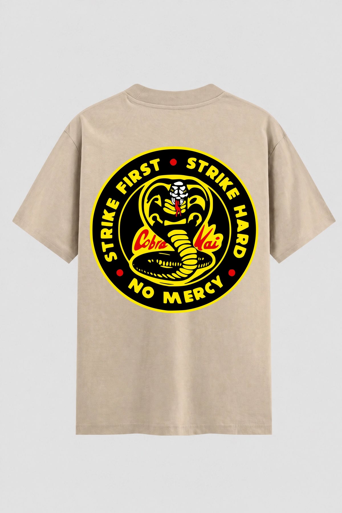 Camiseta Oversized Suedine Karate cobra kai strike first strike hard