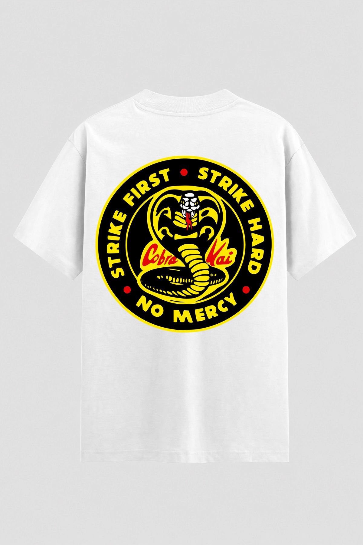 Camiseta Oversized Suedine Karate cobra kai strike first strike hard