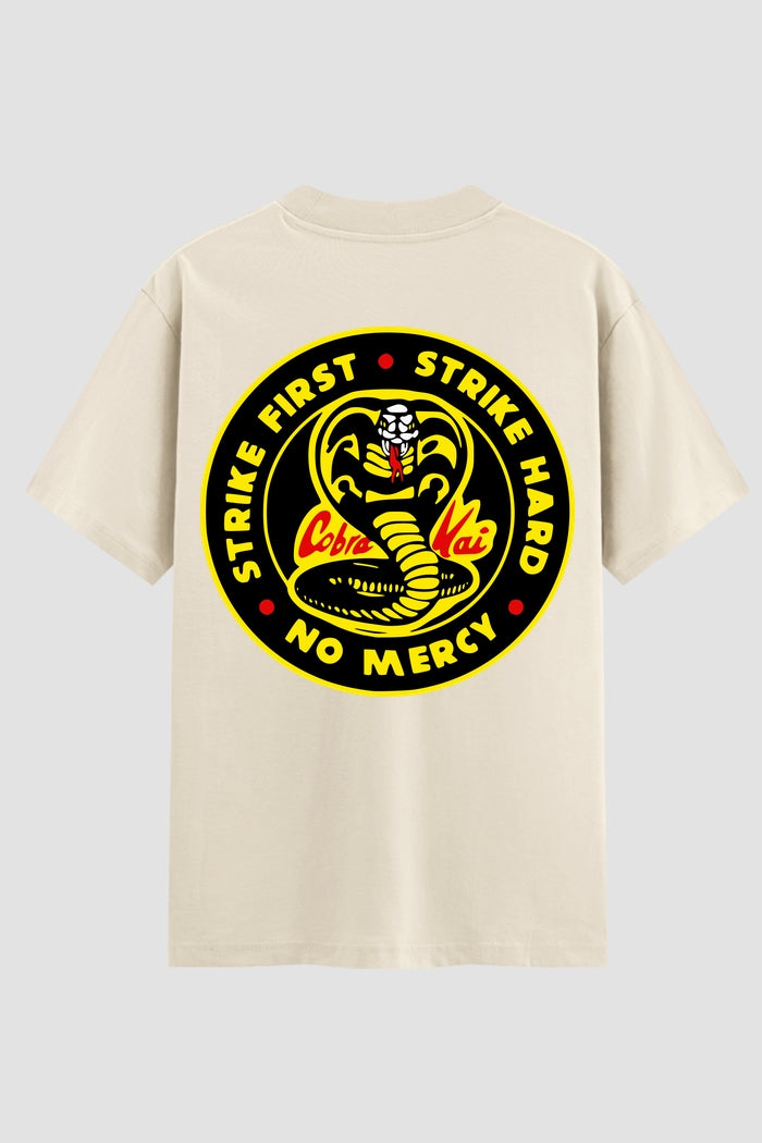 Camiseta Oversized Suedine Karate cobra kai strike first strike hard