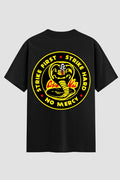 Camiseta Oversized Suedine Karate cobra kai strike first strike hard