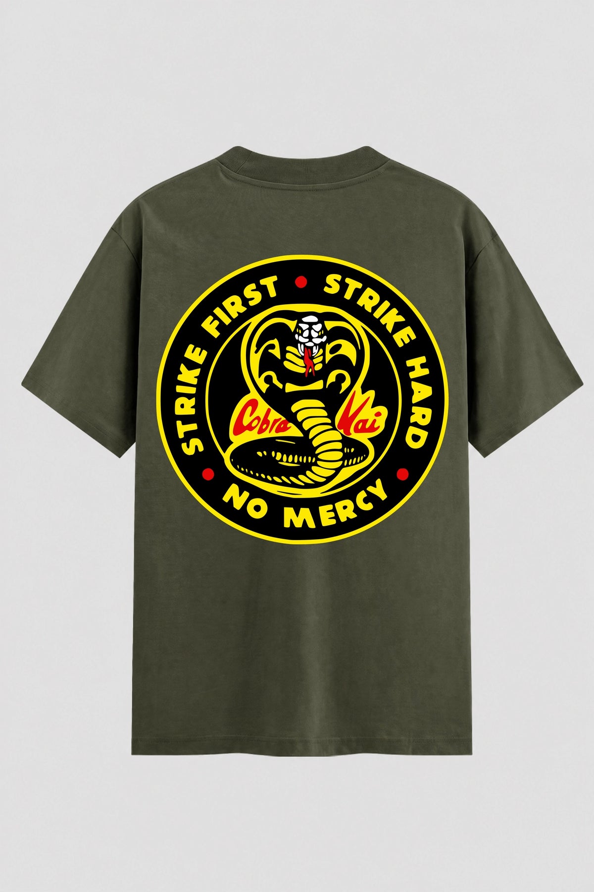 Camiseta Oversized Suedine Karate cobra kai strike first strike hard