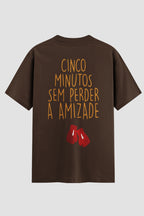 Camiseta Oversized Suedine cinco minutos sem perder a amizade