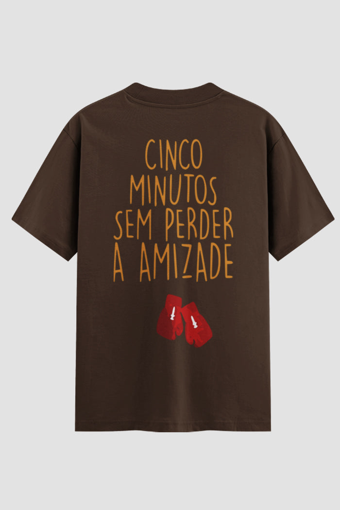 Camiseta Oversized Suedine cinco minutos sem perder a amizade