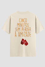 Camiseta Oversized Suedine cinco minutos sem perder a amizade