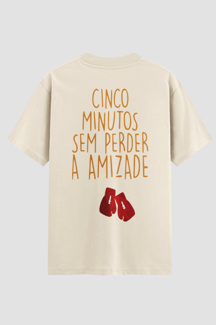 Camiseta Oversized Suedine cinco minutos sem perder a amizade