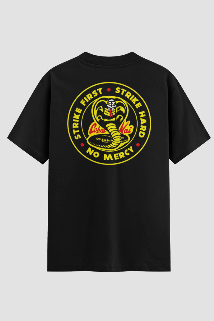 Camiseta Oversized Karate cobra kai strike first strike hard